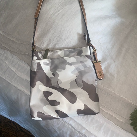 Tommy Hilfiger Julia Camo Nylon Crossbody - Picture 2 of 6